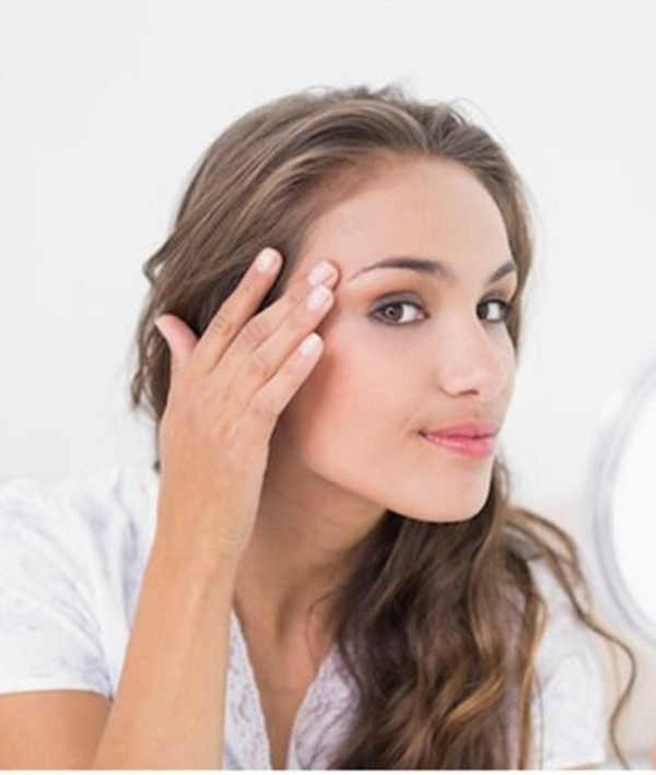 kem trị mụn trắng da