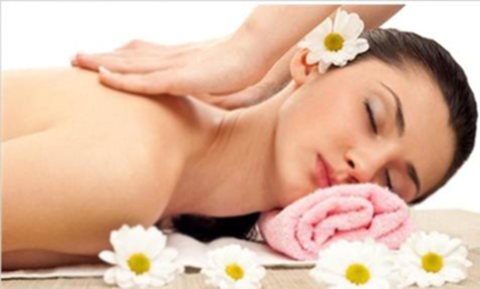 tẩy da chết toàn thân bằng đường2