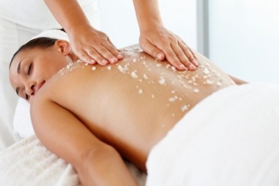 tẩy da chết toàn thân bằng muối