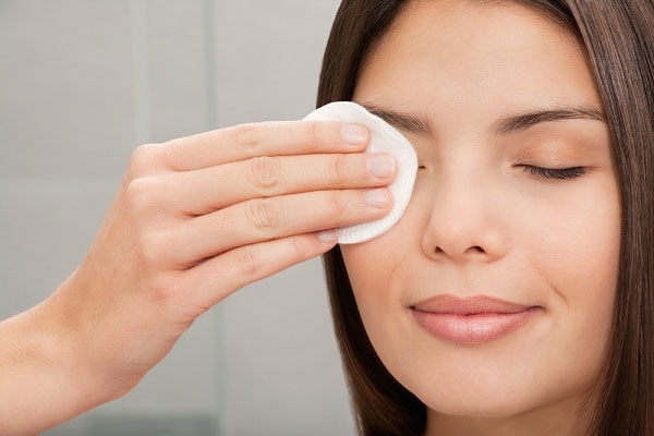 công dụng của nước hoa hồng