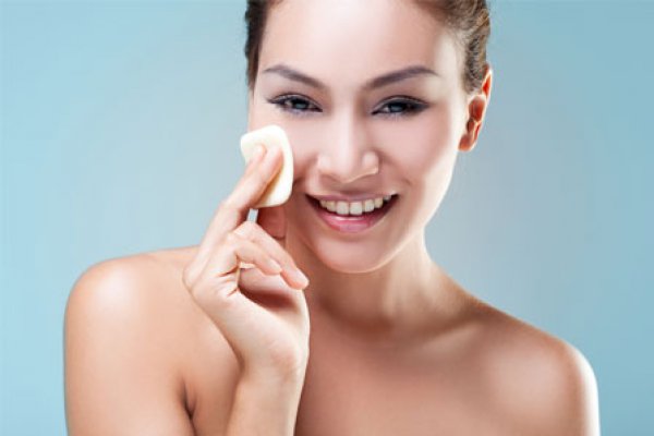 cách dùng nước hoa hồng 4