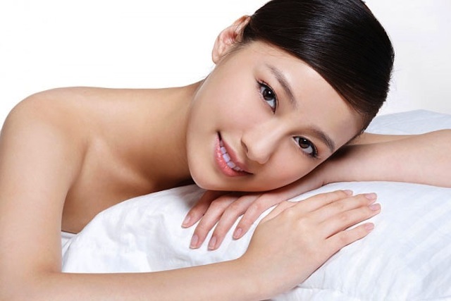 Cách dưỡng da tay cho bạn gái