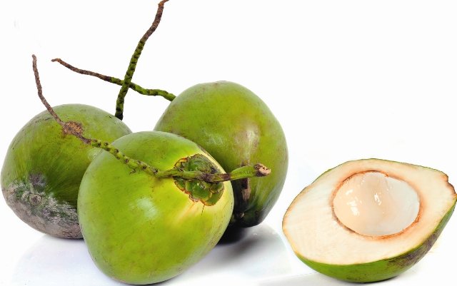 Da đẹp như da em bé nhờ nước dừa