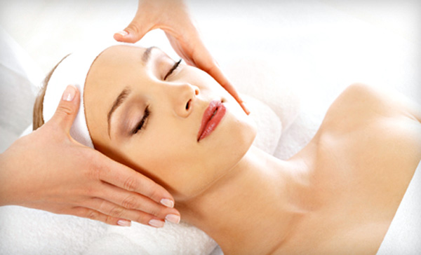 có nên dùng kem dưỡng da ban ngày 3