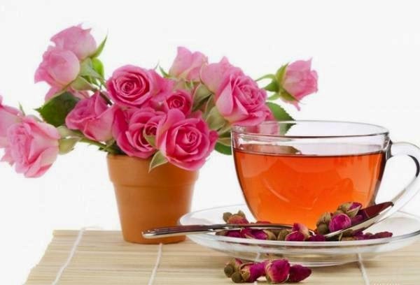 da mụn có nên dùng nước hoa hồng 3