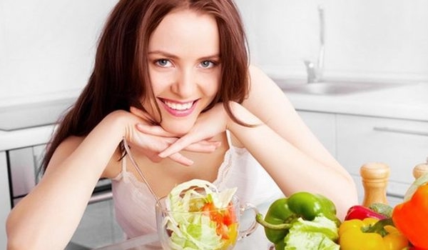 da mụn có nên dùng nước hoa hồng 4