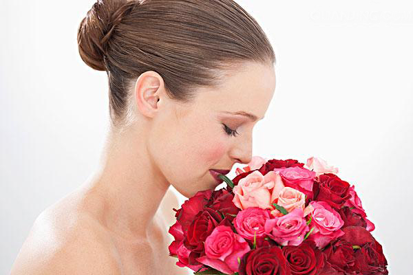 dùng nước hoa hồng loại nào tốt