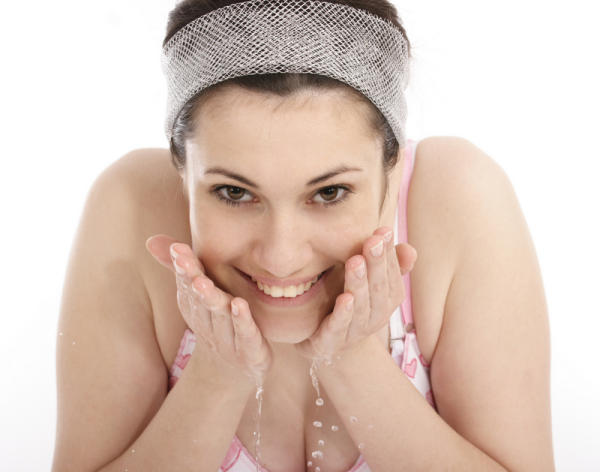 nước hoa hồng không chứa cồn 2