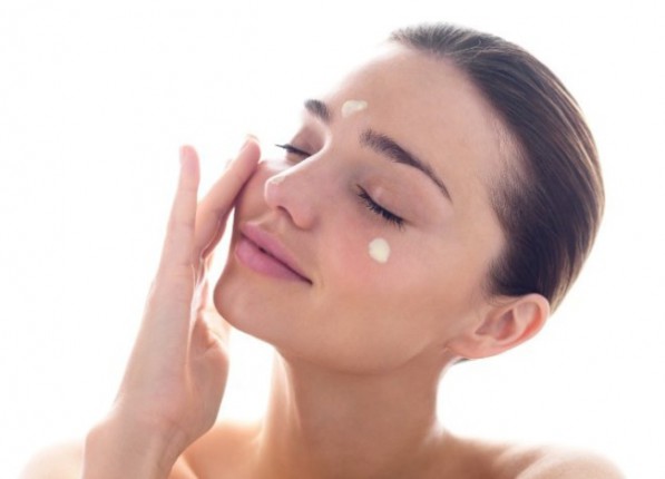 nước hoa hồng tẩy trang