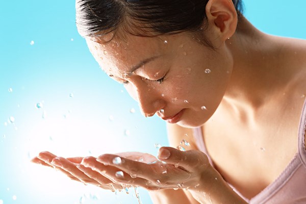 sử dụng nước hoa hồng đúng cách 1