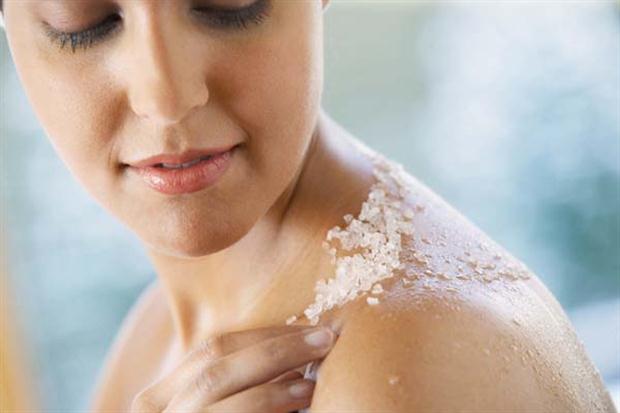 tẩy da chết toàn thân bằng muối 2