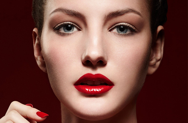 tẩy trang bằng nước hoa hồng 4