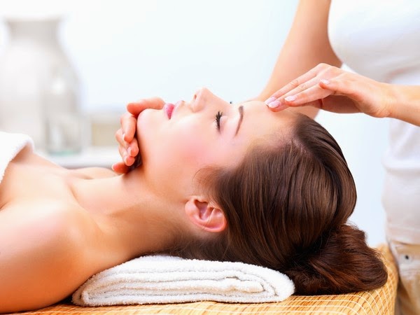 Dưỡng da mặt từ dầu dừa