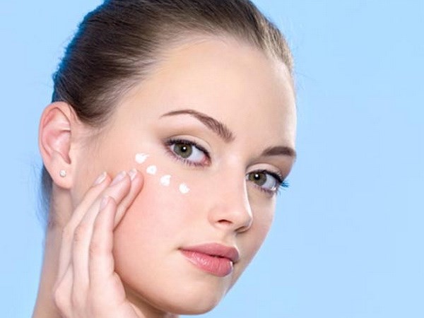 Cách dùng kem dưỡng mắt