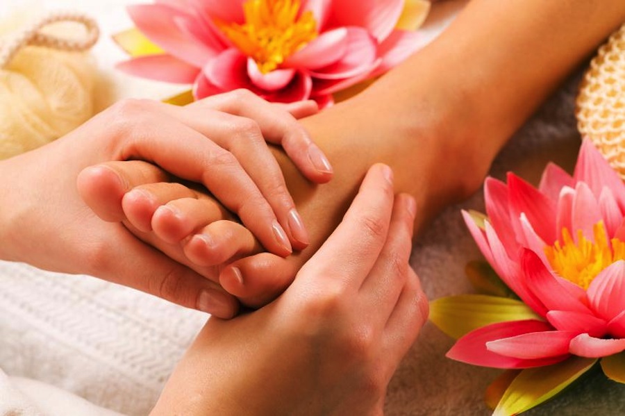 Cách dưỡng da chân tốt