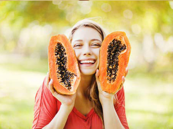 Làm trắng da tay bằng đu đủ