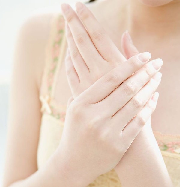 Cách thoa kem dưỡng ẩm