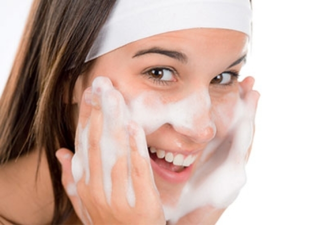 massage sữa rửa mặt