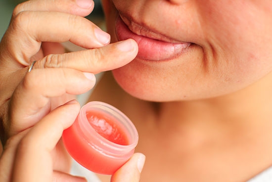 serum trị thâm môi 1
