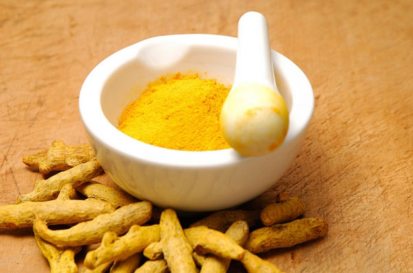 trị nám từ nghệ tươi