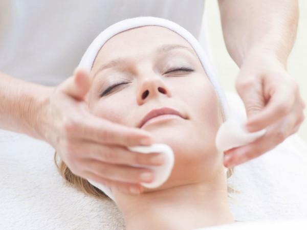 Mặt nạ bạch chỉ và mật ong