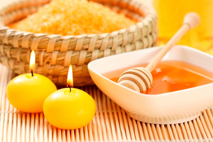 Cách làm trắng da với mặt nạ mật ong, bột nghệ