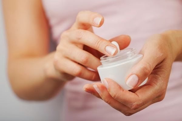 Hướng dẫn cách tự làm kem trắng da tay mùa đông