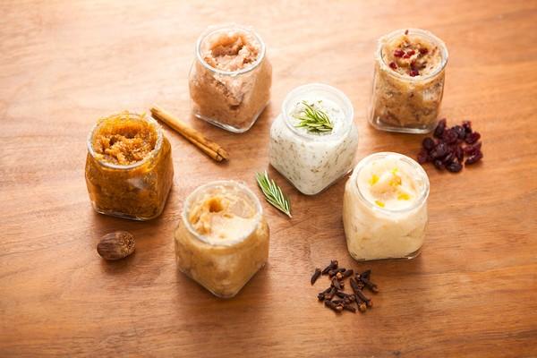 Tẩy da chết cho môi bằng dầu dừa tự nhiên