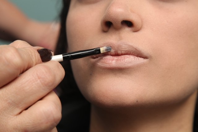 tẩy da chết môi 1