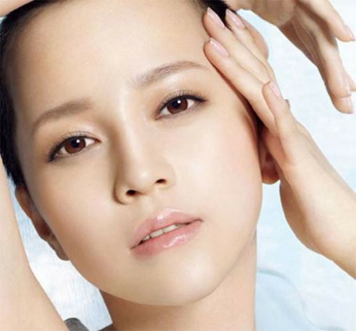 Chăm sóc da bằng nước hoa hồng đơn giản