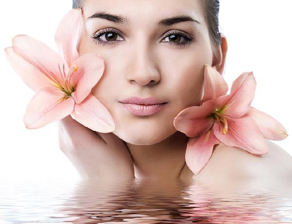 dùng kem dưỡng da ban ngày