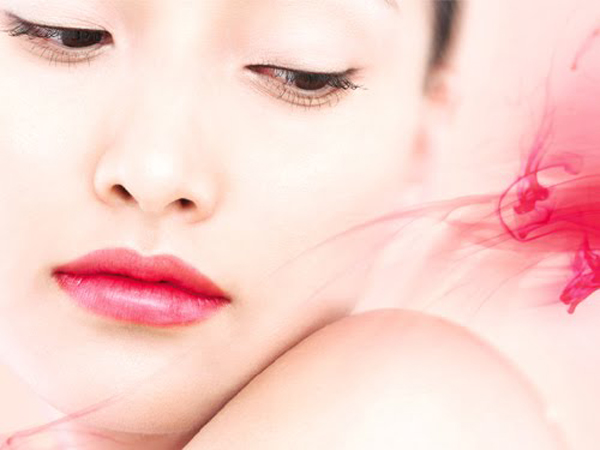 dùng kem dưỡng da ban ngày