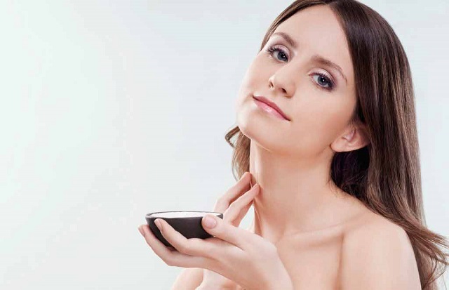 Kem dưỡng da ban ngày và ban đêm nào tốt nhất?