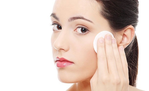 Dùng nước hoa hồng cho làn da khỏe đẹp hơn