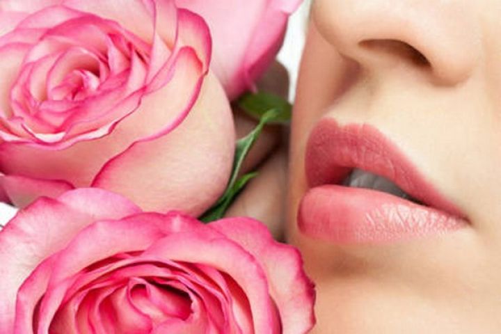 Học cách làm nước hoa hồng đơn giản tại nhà