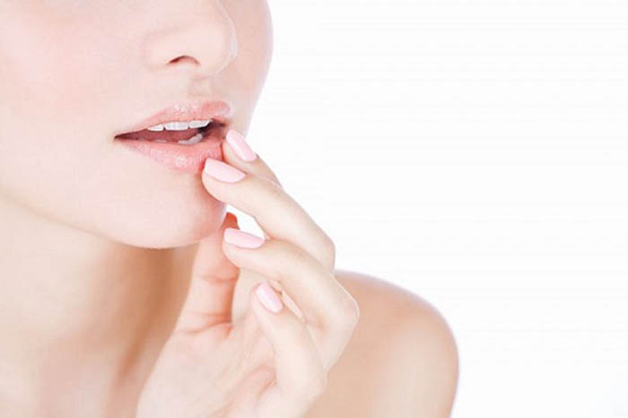 dưỡng môi bằng mật ong1