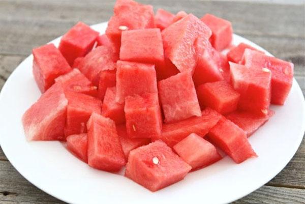 đắp mặt nạ dưỡng da