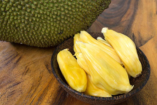 trái cây nóng gây mụn 