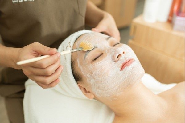 Đắp mặt nạ dạng kem Terra California Clay Mask để thanh lọc dầu thừa