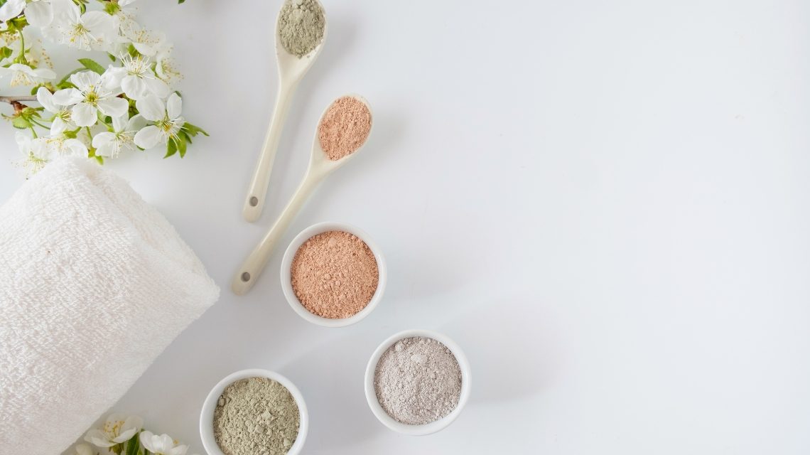 Mặt nạ dưỡng da body từ thiên nhiên mang lại rất nhiều lợi ích cho làn da của bạn. Dưới đây là những tác dụng quan trọng mà các mặt nạ này đem lại, khiến chúng trở thành sự lựa chọn lý tưởng cho quá trình chăm sóc da.