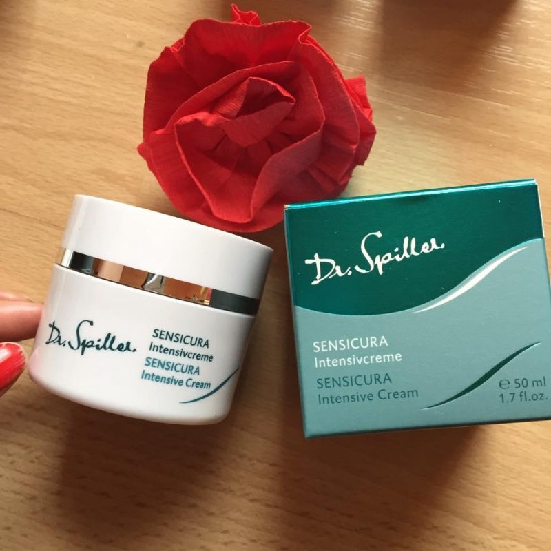 Bộ ba sản phẩm này là giải pháp tối ưu để phục hồi da yếu mỏng đỏ, giúp da được làm dịu, phục hồi và trở nên khỏe mạnh hơn theo thời gian.