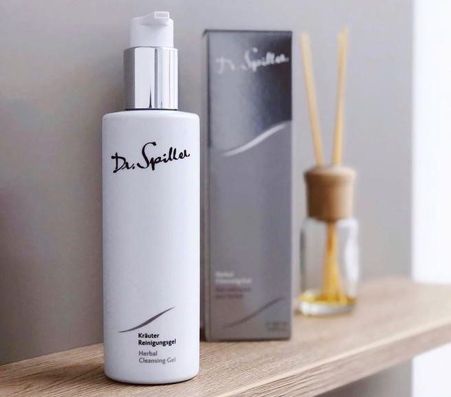 Làm sạch sâu là cách trị mụn ẩn ở má hiệu quả