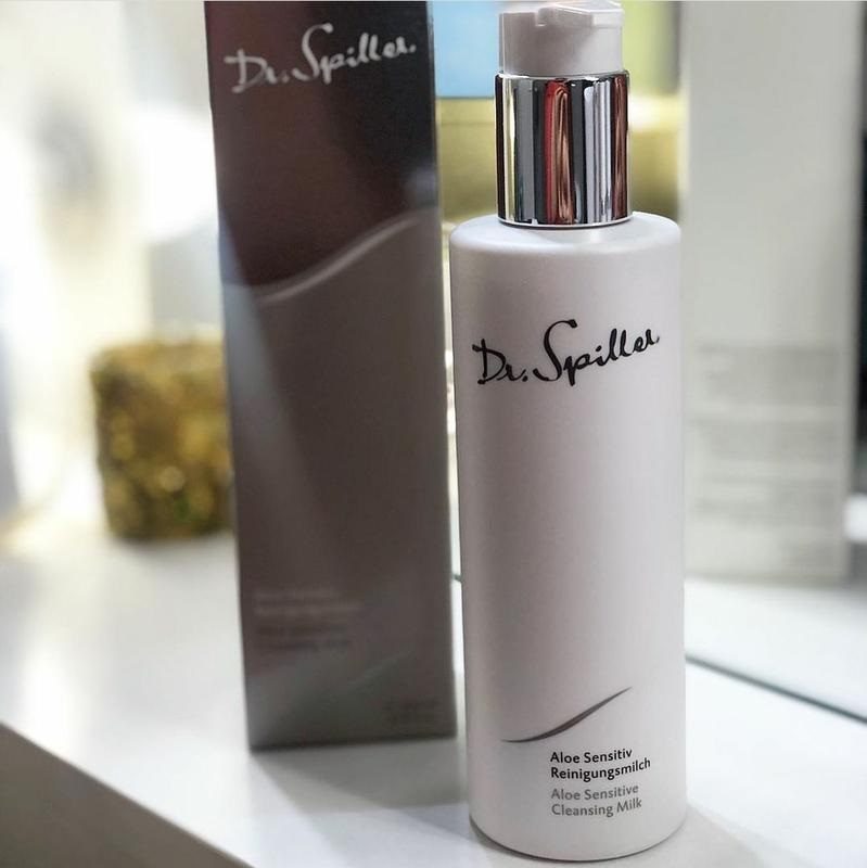 Làm sạch đúng cách là khởi đầu của các bước skincare chống lão hóa ban đêm