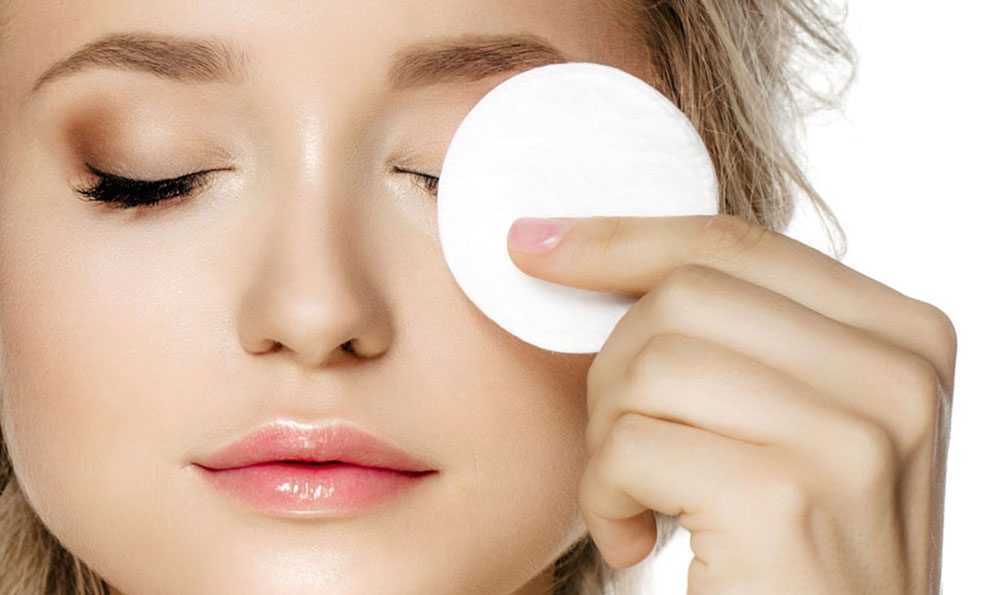 Những lưu ý trong cách tẩy trang sau trang điểm cho da dầu