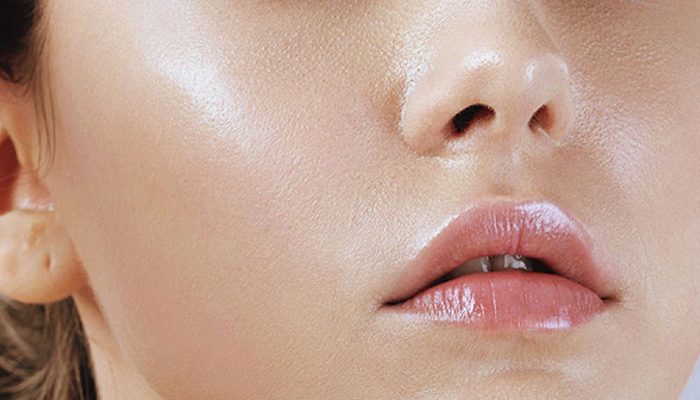 Chuẩn bị nền da ẩm mượt là cách trang điểm lâu trôi cho da dầu