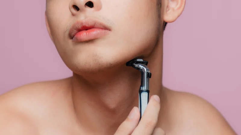 Vậy ngoài cạo đúng cách, còn có biện pháp nào để kiểm soát kích thước lỗ chân lông sau cạo lông mặt hiệu quả hơn?