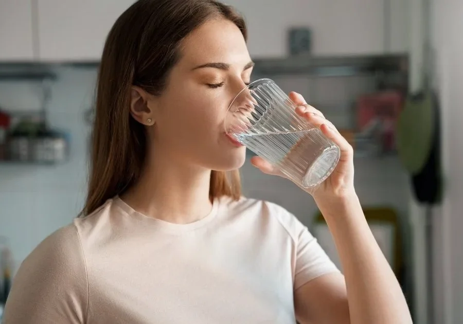 Tại sao nên cấp nước cho da mùa hè
