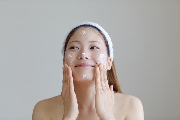 Hiểu rõ nguyên nhân da khô để biết cách chăm sóc da khô vào mùa hanh khô hiệu quả