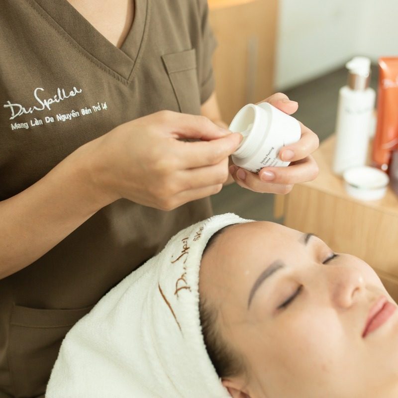 Da hỗn hợp khác gì da dầu? Chăm sóc như thế nào với sản phẩm Dr.Spiller