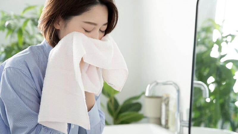 Da khô có nên xông mặt không? Những lưu ý khi xông mặt cho da khô